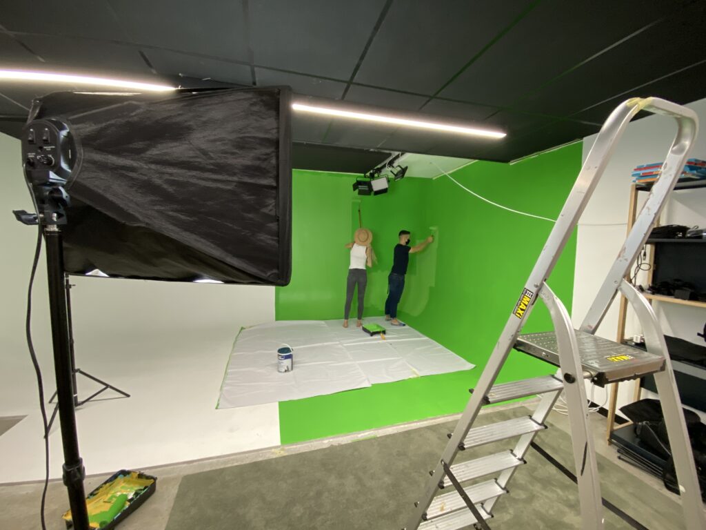 preparing-green-screen-for-video